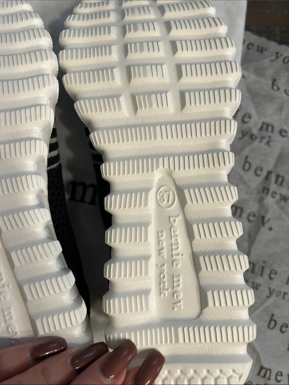 bernie mev. lightweight knit